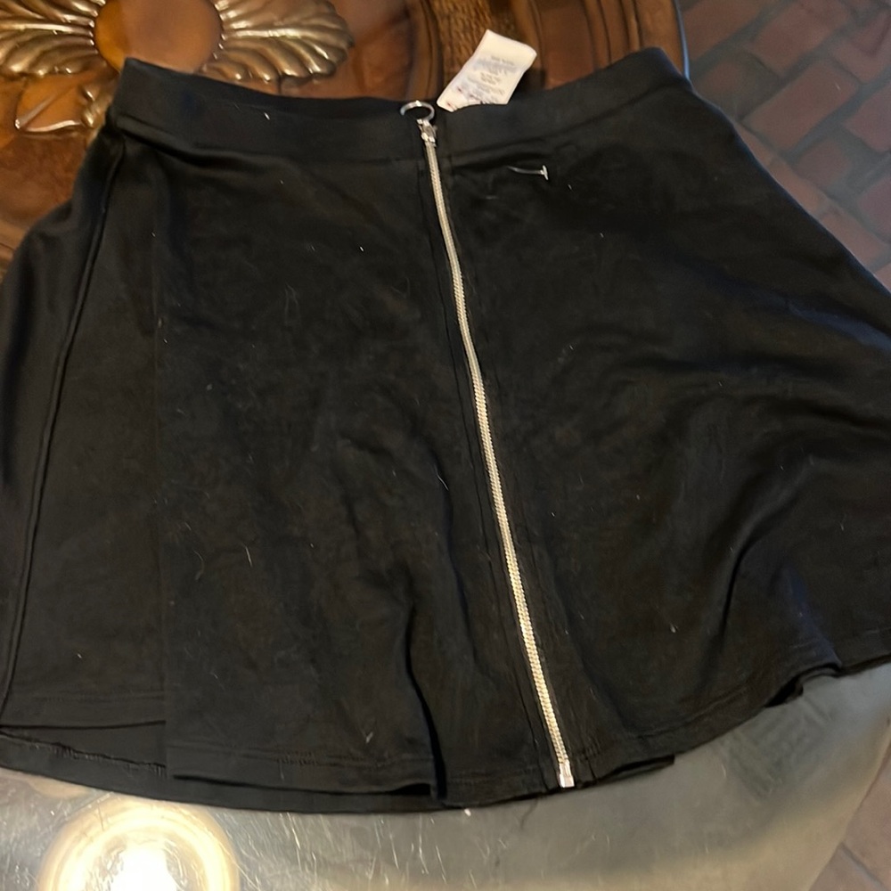 Fun little black flowy but fitted skirt